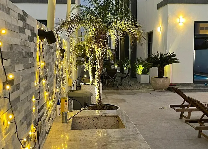 Al Dana Palma Villa - Luxury 4-Bedroom Villa With Heated Pool & Mountain Sea View