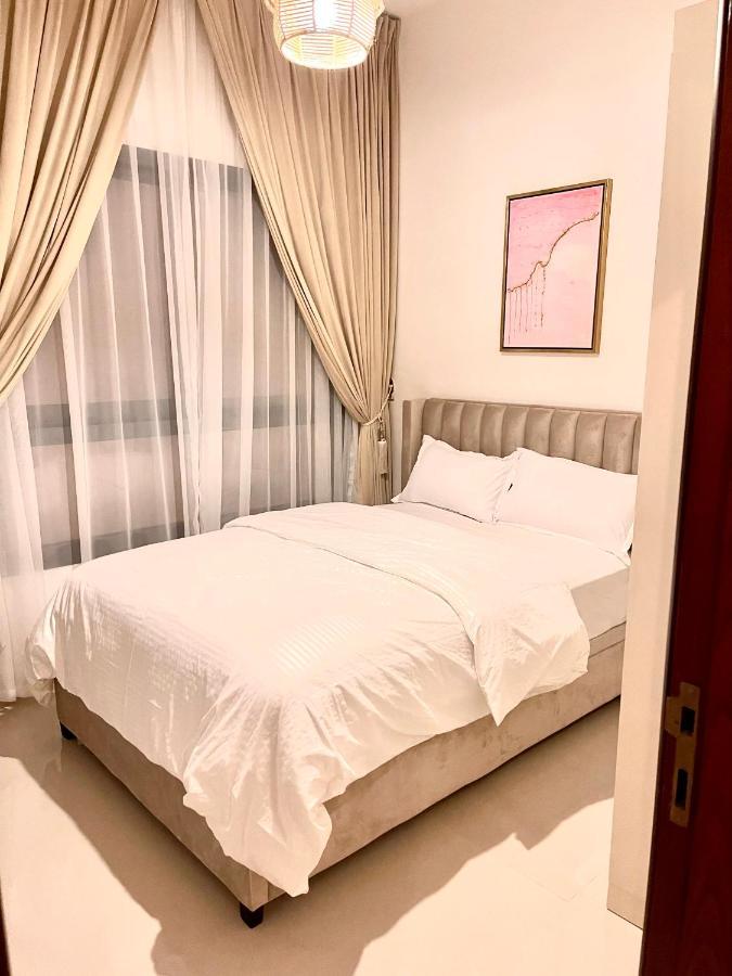 Al Dana Palma - Luxury 4-bedroom With Heated Pool & Mountain Sea View Villa Fujairah