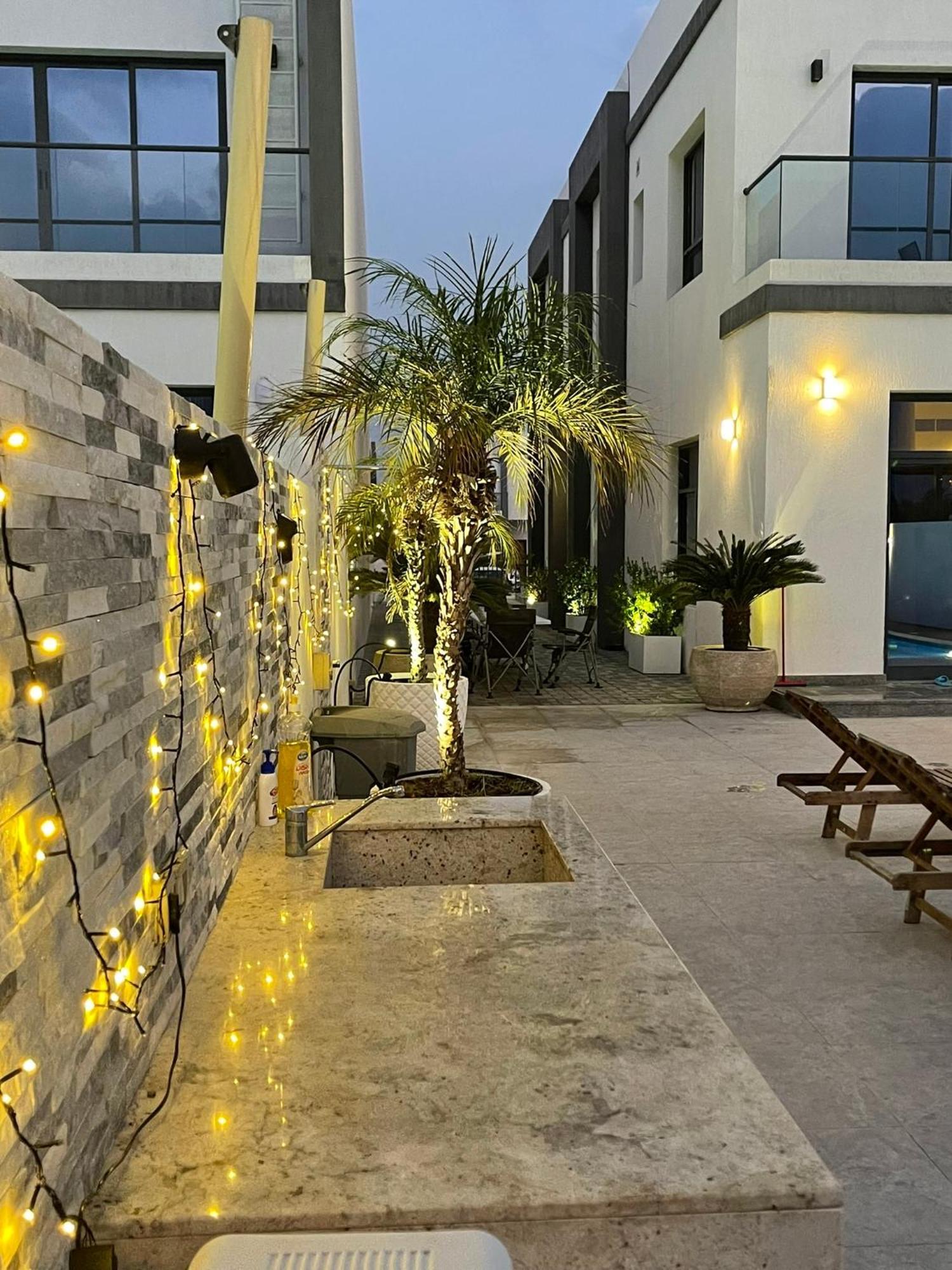 Al Dana Palma - Luxury 4-bedroom With Heated Pool & Mountain Sea View Villa *