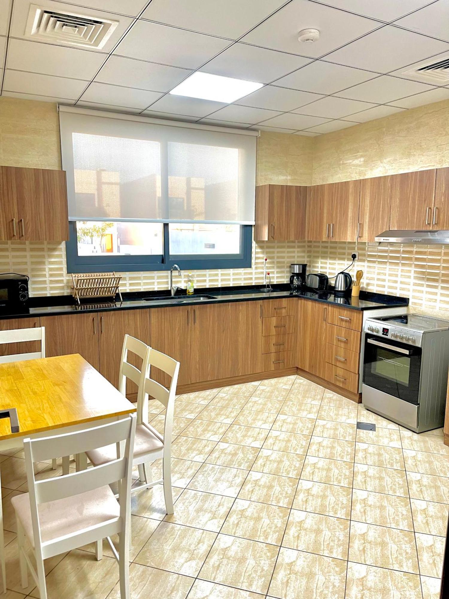 Villa Al Dana Palma - Luxury 4-bedroom With Heated Pool & Mountain Sea View Fujairah