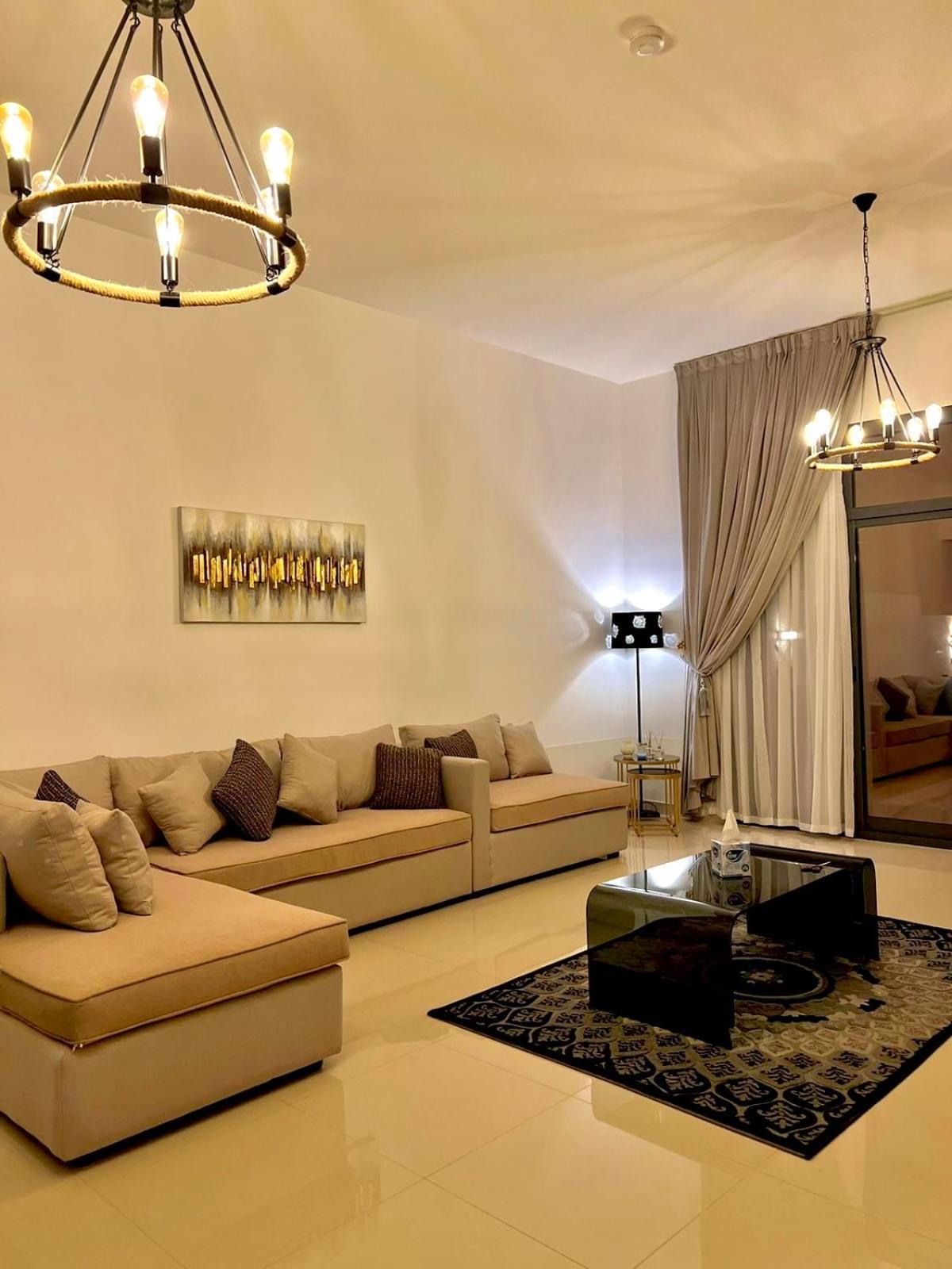 Al Dana Palma - Luxury 4-bedroom With Heated Pool & Mountain Sea View *
