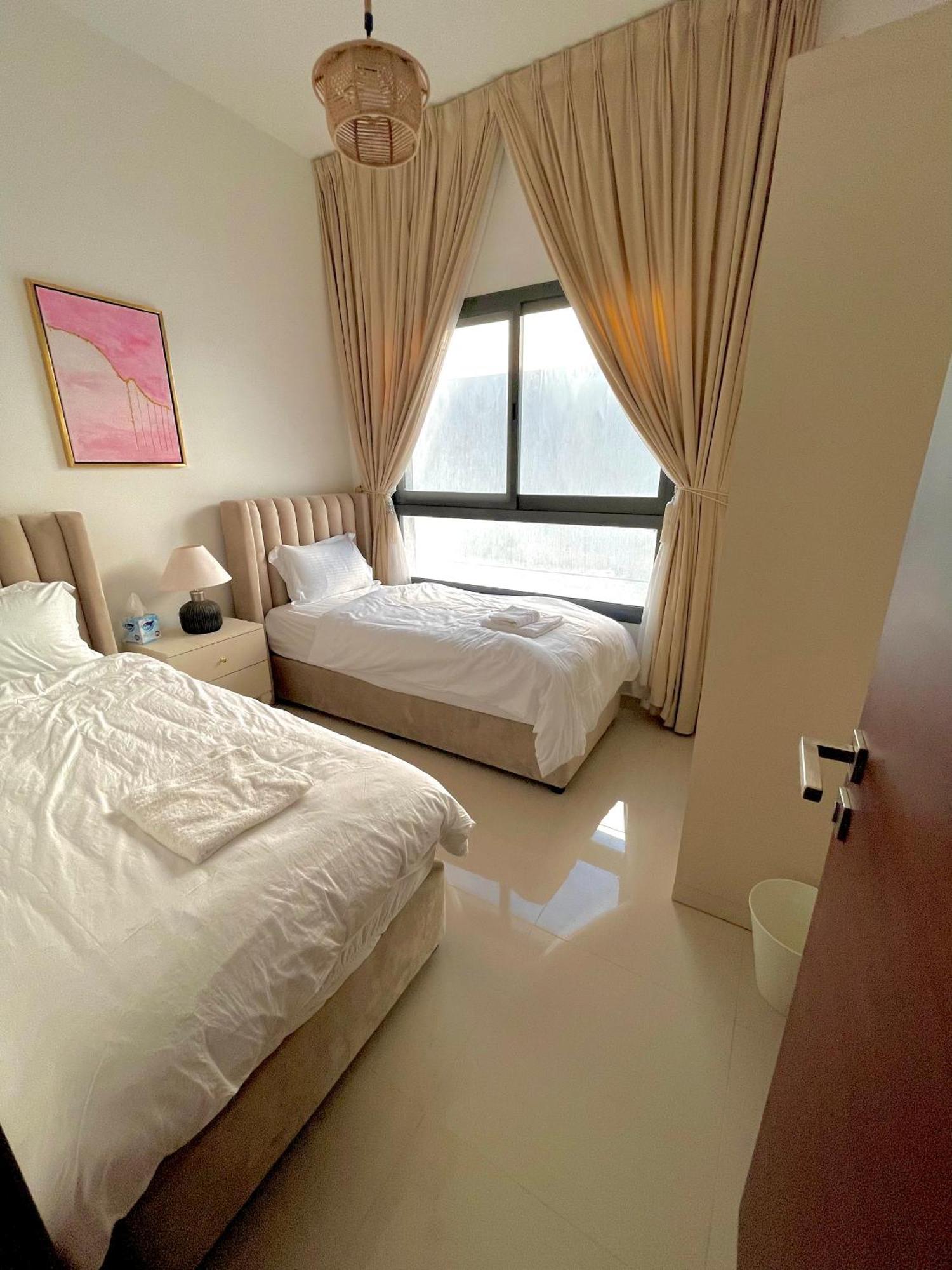 Al Dana Palma - Luxury 4-bedroom With Heated Pool & Mountain Sea View Villa
