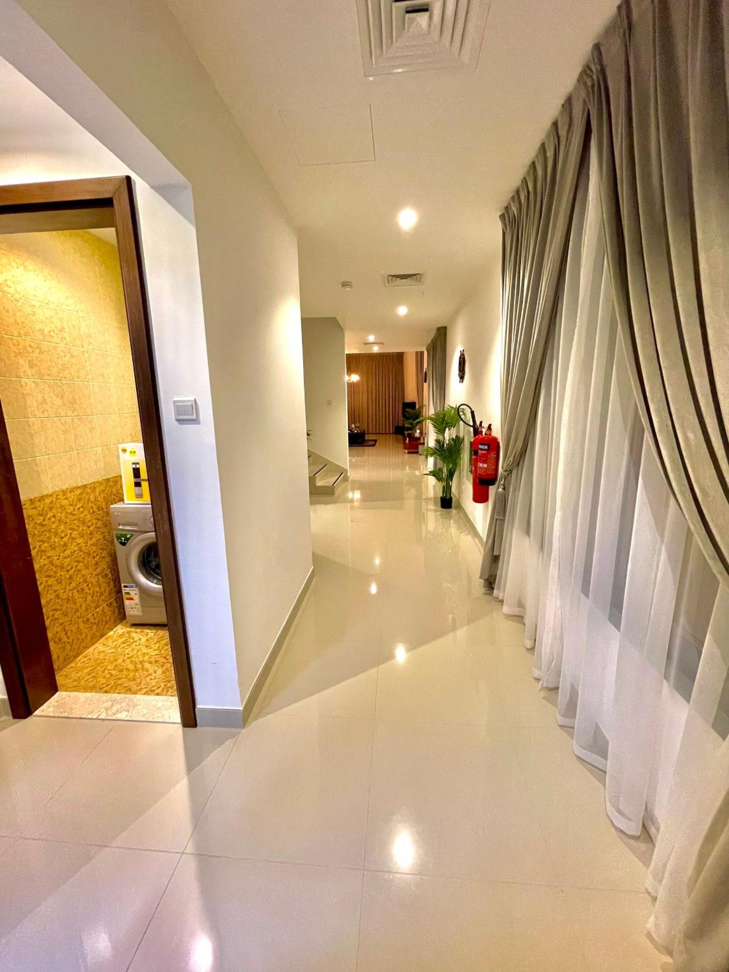 Villa Al Dana Palma - Luxury 4-bedroom With Heated Pool & Mountain Sea View Fujairah